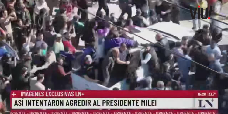 Presidente argentino Javier Milei sofre ataque a pedradas em Lomas de Zamora, Buenos Aires. Milei, sua irmã e aliados são retirados do local com segurança durante comício.