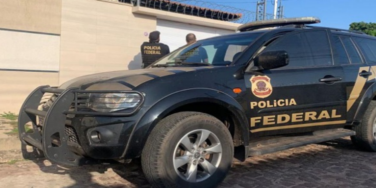 A PGR autorizou a PF a reforçar a vigilância da casa de Jair Bolsonaro para evitar fuga antes do julgamento no STF. Aliados dão como certa a condenação e apostam em apoio internacional.