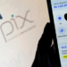 Nova regra do Pix permite contestar fraudes diretamente no app do banco a partir de outubro. Mecanismo Especial de Devolução (MED) também rastreará transferências entre contas para facilitar devolução.