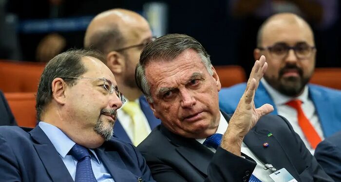 Bolsonaro pode recorrer com embargos infringentes se condenado sem unanimidade no STF