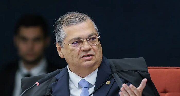 Dino determina que PF investigue destino de R$ 695 milhões em 'Emendas Pix'