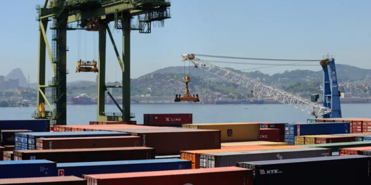 O Brasil bate recorde na movimentação de cargas pelos portos no primeiro semestre de 2025, com mais de 653 milhões de toneladas. Crescimento é puxado por contêineres e granéis sólidos, segundo a Antaq.