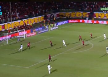 Vitória e Palmeiras empatam em 2 a 2 em partida equilibrada no Barradão. Leão mostra poder de reação diante do Verdão na 18ª rodada do Campeonato Brasileiro 2025.