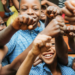 Com apoio do Unicef, Brasil reduziu a mortalidade de crianças menores de 1 ano em mais de 90%. Documento destaca avanços e desafios na proteção infantil.