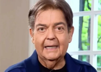 Faustão deixa a UTI e segue em apartamento no Hospital Albert Einstein após transplante de rim e fígado. Ele está em reabilitação física e nutricional após várias cirurgias desde 2023.