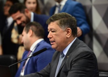 Senador Carlos Viana é eleito presidente da CPMI que investigará fraudes no INSS; deputado Alfredo Gaspar será o relator. Comissão terá seis meses para concluir trabalhos.