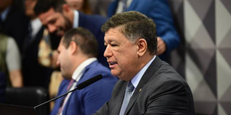 Senador Carlos Viana é eleito presidente da CPMI que investigará fraudes no INSS; deputado Alfredo Gaspar será o relator. Comissão terá seis meses para concluir trabalhos.
