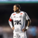 Santos foi derrotado pelo Bahia por 2 a 0 na Arena Fonte Nova, pela 21ª rodada do Campeonato Brasileiro. Time paulista acumula duas derrotas seguidas e se aproxima da zona de rebaixamento.