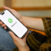 O WhatsApp permite enviar mensagens para si próprio, facilitando a organização pessoal, mas especialistas apontam que a falta de ferramentas específicas pode transformar essa prática em uma armadilha para a produtividade.