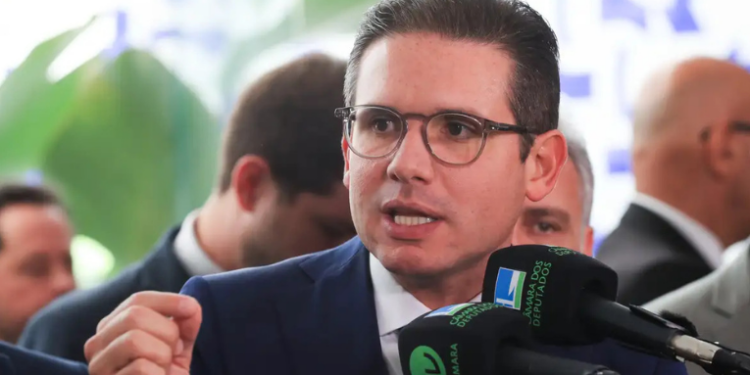 Mesa Diretora da Câmara encaminha pedidos de afastamento de 15 deputados, incluindo oposicionistas e uma petista, após motim e acusações de agressão. Processos seguem para a Corregedoria e depois ao Conselho de Ética.