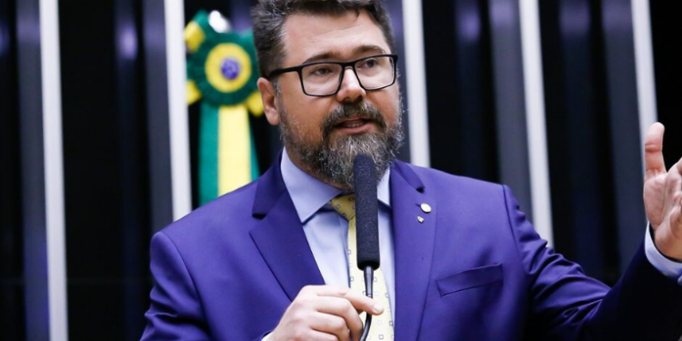 Parlamentar Marcos Pollon disse nas redes sociais ser autista e que não compreendeu os acontecimentos do motim que travou a Câmara. Ele e outros deputados enfrentam processo no Conselho de Ética.