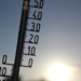 O país enfrenta nova onda de frio que deve derrubar temperaturas até quarta-feira (13), com risco de neve no Sul e geadas em São Paulo. Defesa Civil emite alertas para chuvas, ventos e ressacas.