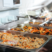 O governo federal vai comprar alimentos perecíveis, como frutas, carnes e peixes, para abastecer merenda escolar, hospitais, Forças Armadas e programas sociais. A medida visa evitar perdas e garantir renda a produtores nacionais.