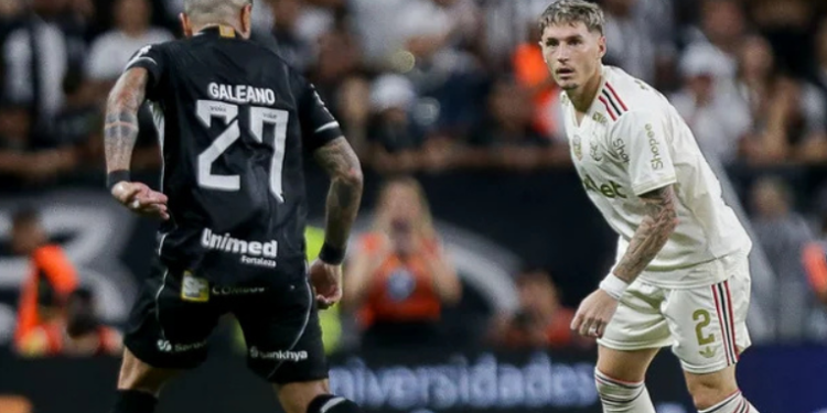 Flamengo empata com o Ceará por 1 a 1 no Castelão. Com gol de Arrascaeta e empate de Pedro Raul, Rubro-Negro mantém liderança do Brasileirão 2025.