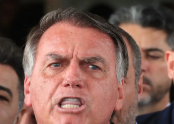 Jair Bolsonaro realizou exames no DF Star em Brasília, constatando inflamações residuais no esôfago, estômago e pulmões. É o primeiro atendimento desde que iniciou prisão domiciliar determinada pelo STF.