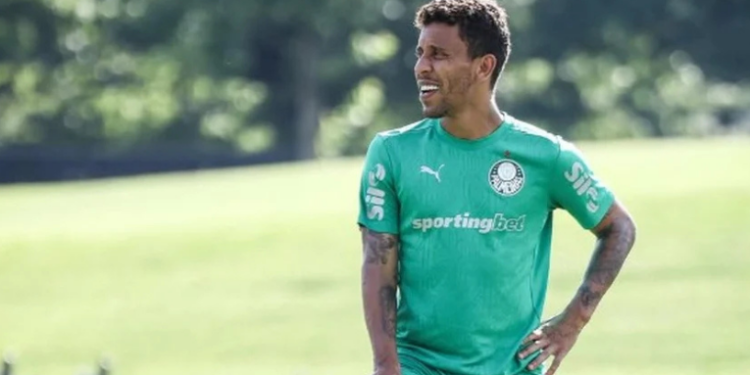 Marcos Rocha deixa o Palmeiras para assinar com o Grêmio até dezembro de 2026. Lateral-direito encerra ciclo vitorioso com 12 títulos conquistados pelo Verdão