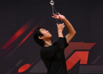 O japonês Hajime Miura venceu o World Yo-Yo Contest 2025 em Praga e garantiu seu oitavo título mundial na categoria de estilo livre com dois ioiôs.