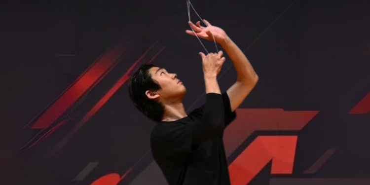 O japonês Hajime Miura venceu o World Yo-Yo Contest 2025 em Praga e garantiu seu oitavo título mundial na categoria de estilo livre com dois ioiôs.