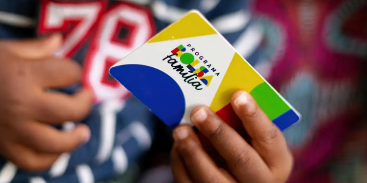 Bolsa Família de agosto começa a ser pago nesta segunda-feira para NIS final 1. Cidades em situação de emergência recebem antecipação. Programa inclui adicionais e Auxílio Gás de R$ 108.