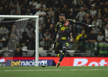 Atlético-MG vence o Mirassol por 1 a 0 e encerra sequência negativa no Brasileirão. Zagueiro Vitor Hugo marcou e goleiro Everson foi decisivo em Belo Horizonte.