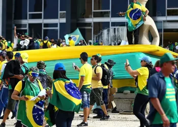 O cientista político Gabriel Rezende avalia que o bolsonarismo vive um enfraquecimento após tentativa de golpe e lança livro sobre populismo de direita no Brasil.