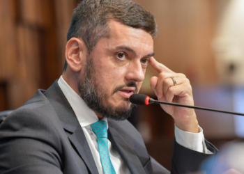 Suposta delação de Rodrigo Bacellar viraliza nas redes, mas aliados e advogados negam existência de proposta.