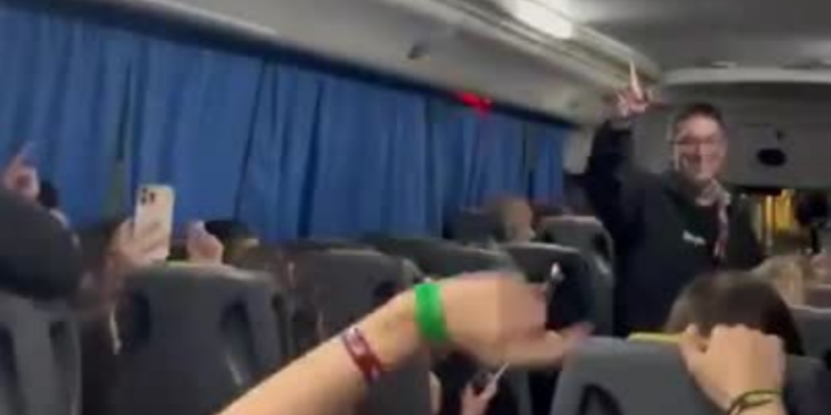Alunos argentinos entoam canto antissemita em viagem de formatura
