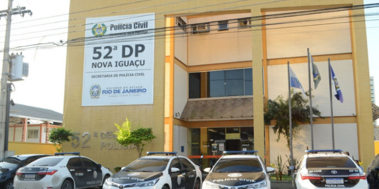 Polícia Civil prende três integrantes de quadrilha de milicianos em Nova Iguaçu. Grupo extorquia comerciantes, fazia ameaças e chegou a agredir dono de loja.