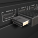 Descubra funções pouco conhecidas da porta USB da TV: além de filmes, ela pode instalar apps, carregar celular, conectar periféricos e até gravar programas.