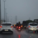 Frente fria no litoral provoca rajadas de vento acima de 76 km/h no Rio de Janeiro e região serrana. Alerta é válido até a noite de terça-feira (9). Defesa Civil orienta população a adotar medidas de segurança.