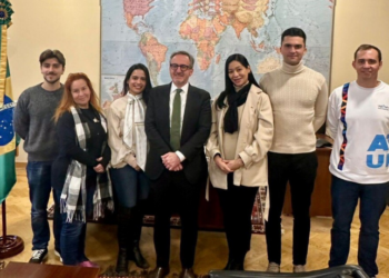 A equipe TupiTech, do Instituto Militar de Engenharia, venceu o Global HackAtom 2025 em Moscou com projeto de hub espacial sustentável. Brasil participou pela primeira vez da fase final da competição promovida pela estatal russa Rosatom.