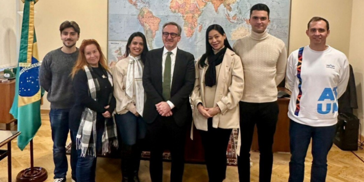 A equipe TupiTech, do Instituto Militar de Engenharia, venceu o Global HackAtom 2025 em Moscou com projeto de hub espacial sustentável. Brasil participou pela primeira vez da fase final da competição promovida pela estatal russa Rosatom.