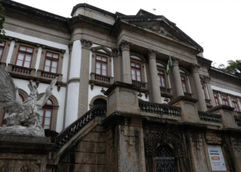 O Serviço Geológico do Brasil e a Petrobras começam em 19 de setembro as obras do Centro Científico e Cultural da Urca, com foco em pesquisa e inovação em geociências, incluindo a revitalização do Museu de Ciências da Terra.