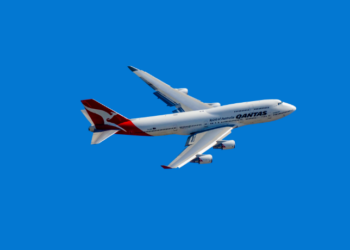 A queda sazonal das passagens aéreas em agosto levou à deflação no grupo Transportes do IPCA, segundo dados do IBGE. Recuo ajudou a reduzir a pressão sobre a inflação.