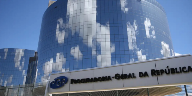 MPF entra com ação civil pública para suspender concursos da Marinha por violação da Lei de Cotas. Órgão acusa força de burlar cotas raciais e para pessoas com deficiência ao fracionar vagas por especialidade.