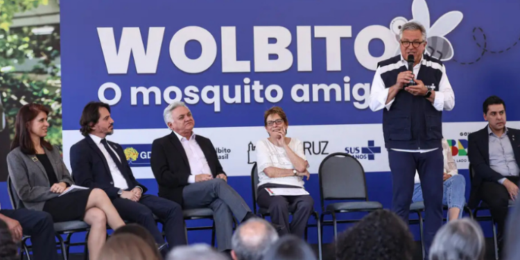 Mosquitos Aedes aegypti com a bactéria Wolbachia foram soltos no DF, Valparaíso e Luziânia para reduzir a transmissão de dengue, zika e chikungunya. Iniciativa marca a inauguração da nova biofábrica no Guará.