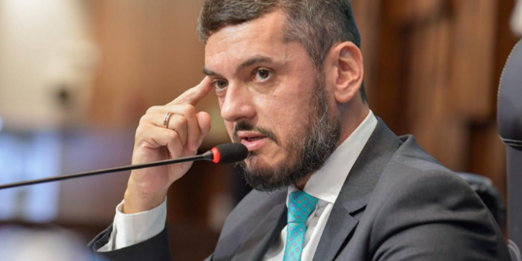 Presidente da Alerj, Rodrigo Bacellar pede licença pela segunda vez e Assembleia segue sob comando interino
