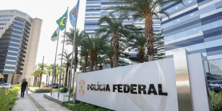 Flávio Dino aciona a Polícia Federal para investigar 148 repasses do orçamento secreto, que somam R$ 85,4 milhões liberados entre 2020 e 2024 sem cadastro formal de planos de trabalho.