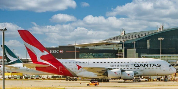 Um ataque cibernético a fornecedor de serviços de check-in e embarque causou caos em aeroportos de Londres, Berlim e Bruxelas, resultando em atrasos e cancelamentos de voos.