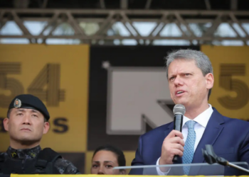 Tarcísio de Freitas deve anunciar a Bolsonaro que não será candidato à Presidência em 2026. Governador de São Paulo buscará reeleição e sinaliza apoio a Ratinho Junior.