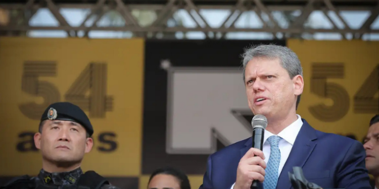 Tarcísio de Freitas deve anunciar a Bolsonaro que não será candidato à Presidência em 2026. Governador de São Paulo buscará reeleição e sinaliza apoio a Ratinho Junior.