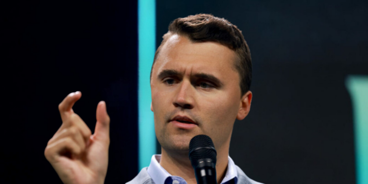 O ativista conservador Charlie Kirk, de 31 anos, foi baleado e morto durante evento em universidade nos EUA. Donald Trump confirmou a morte do fundador da Turning Point USA.