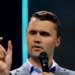 O ativista conservador Charlie Kirk, de 31 anos, foi baleado e morto durante evento em universidade nos EUA. Donald Trump confirmou a morte do fundador da Turning Point USA.