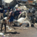 Fábrica clandestina de reciclagem é interditada em Cordovil, zona norte do Rio, por crimes ambientais como poluição e descarte irregular de resíduos. Multas podem chegar a R$ 1,7 milhão.