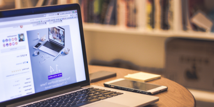 Ferramentas com inteligência artificial estão revolucionando a criação de sites em 2025. Conheça os melhores criadores, como o da Hostinger, e saiba como lançar seu site em poucos minutos.
