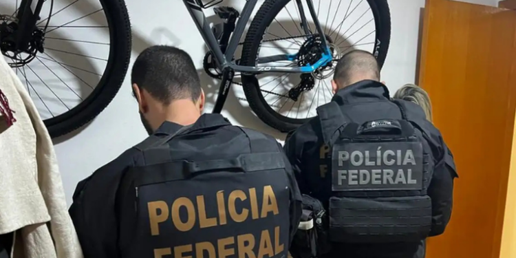 Operação Antracito apura desvio de R$ 1,6 bilhão em recursos da saúde pública no RJ. Organização social é alvo de investigação por contratos irregulares com prefeituras entre 2022 e 2024.