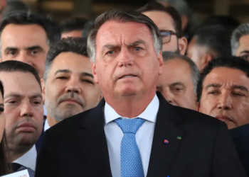 Após a primeira rodada de votos, o STF seguirá com a definição das penas dos réus da trama golpista, incluindo regimes de prisão, inelegibilidade e possíveis efeitos legais para militares e ex-presidentes.