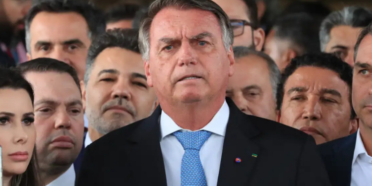Após a primeira rodada de votos, o STF seguirá com a definição das penas dos réus da trama golpista, incluindo regimes de prisão, inelegibilidade e possíveis efeitos legais para militares e ex-presidentes.