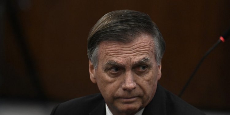 Exames confirmam que Jair Bolsonaro tem carcinoma de células escamosas, um tipo comum de câncer de pele. Lesões são superficiais e sem sinais de disseminação.