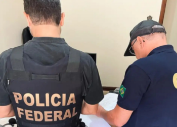 A Polícia Federal iniciou a Operação Cambota, nova fase da Sem Desconto, contra fraudes no INSS que somam R$ 6,3 bilhões. Mandados foram cumpridos em SP e no DF com foco em prisão de lobistas e obstrução de investigações.